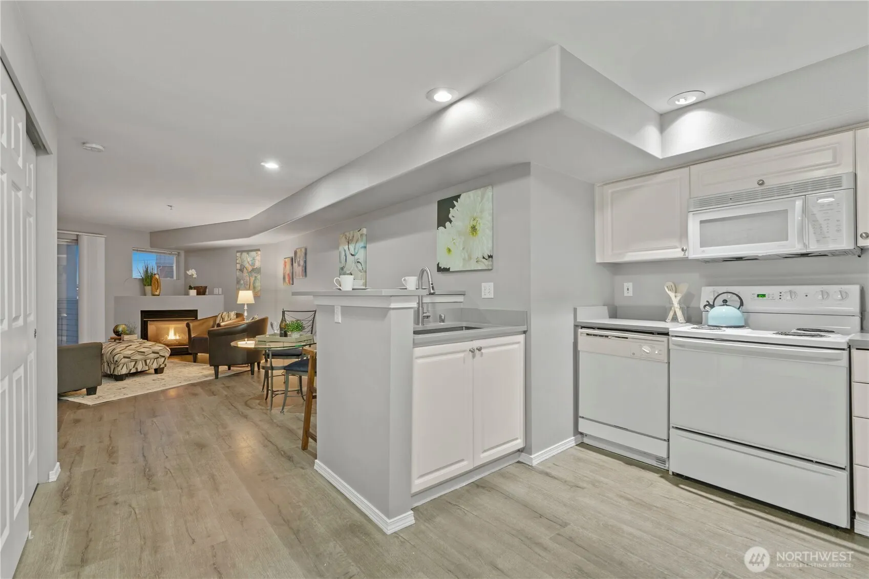 Property photo for 3318 30th Avenue Sw #b409, Seattle photo 5