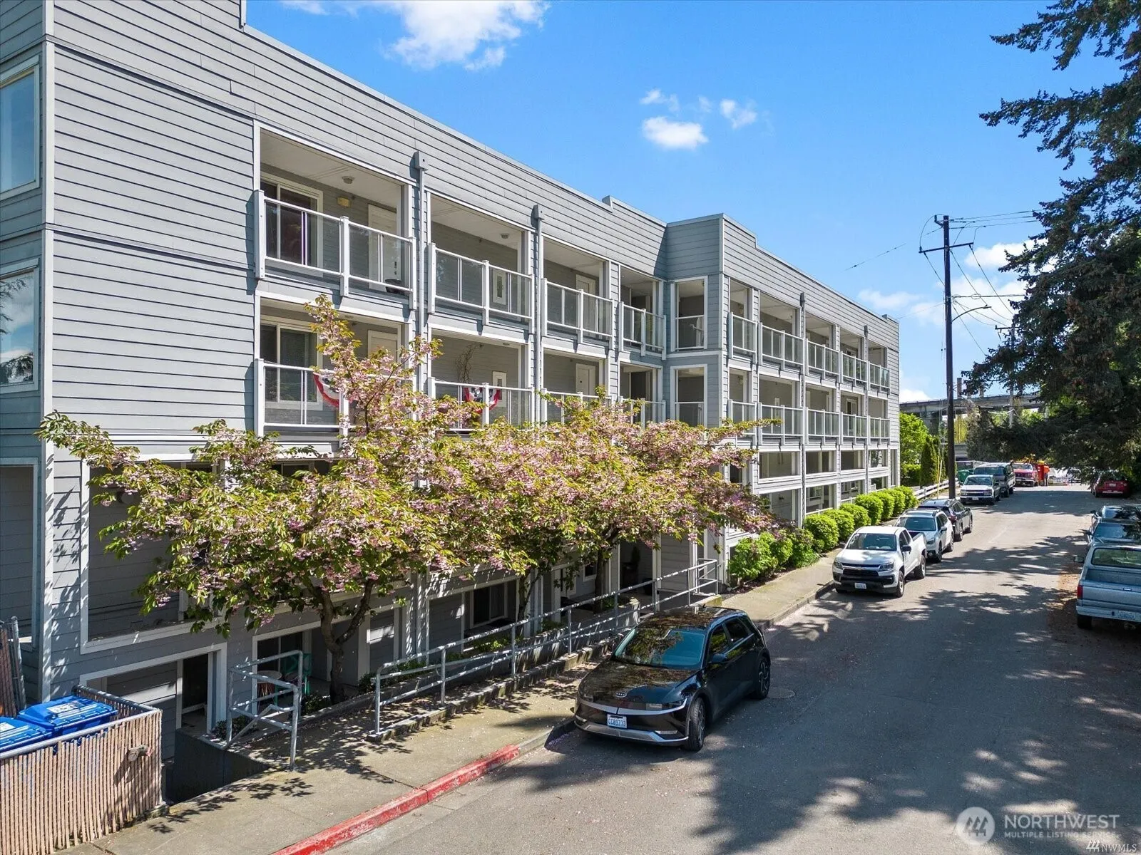 Property photo for 3318 30th Avenue Sw #b409, Seattle photo 2