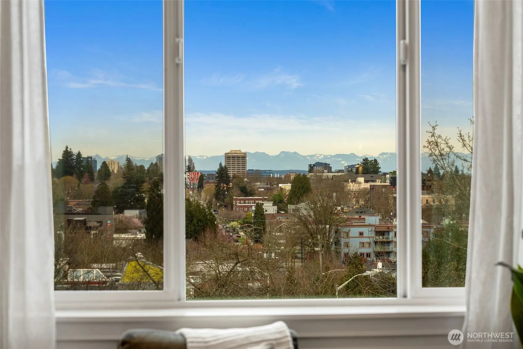 Property photo for 908 N 46th Street #f, Seattle photo 2
