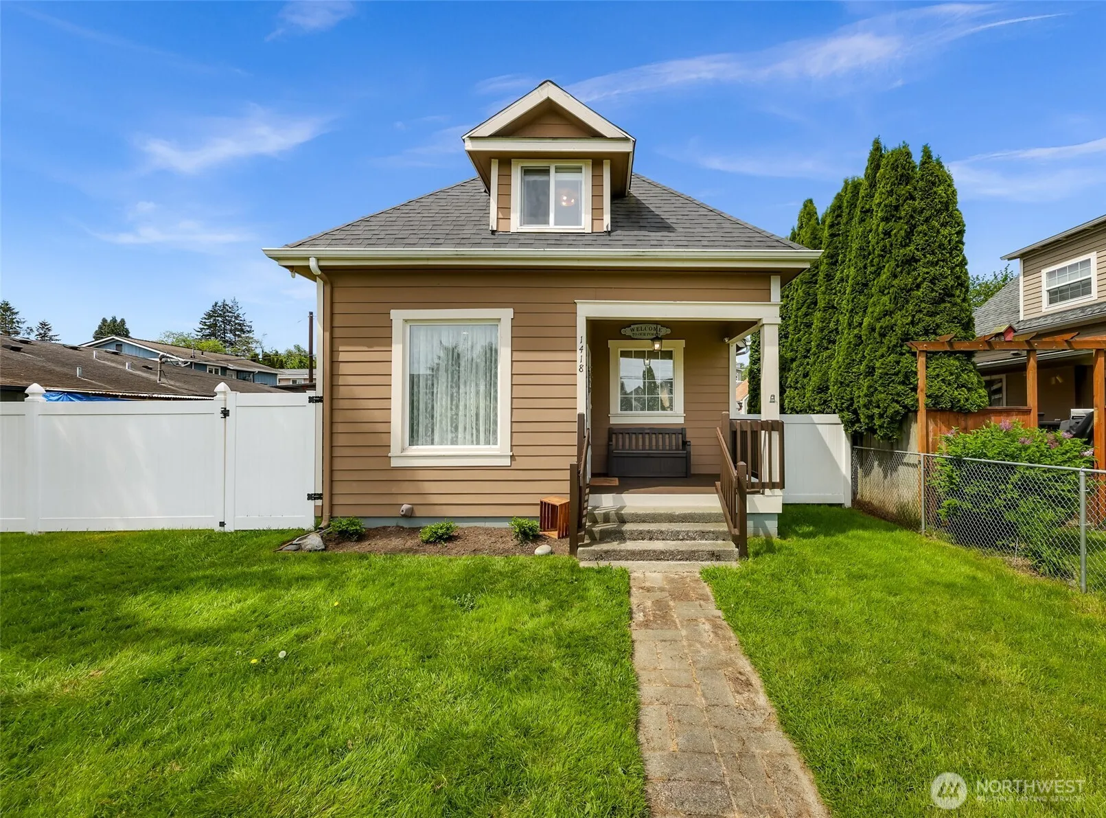 Property photo for 1418 Maple Street, Everett