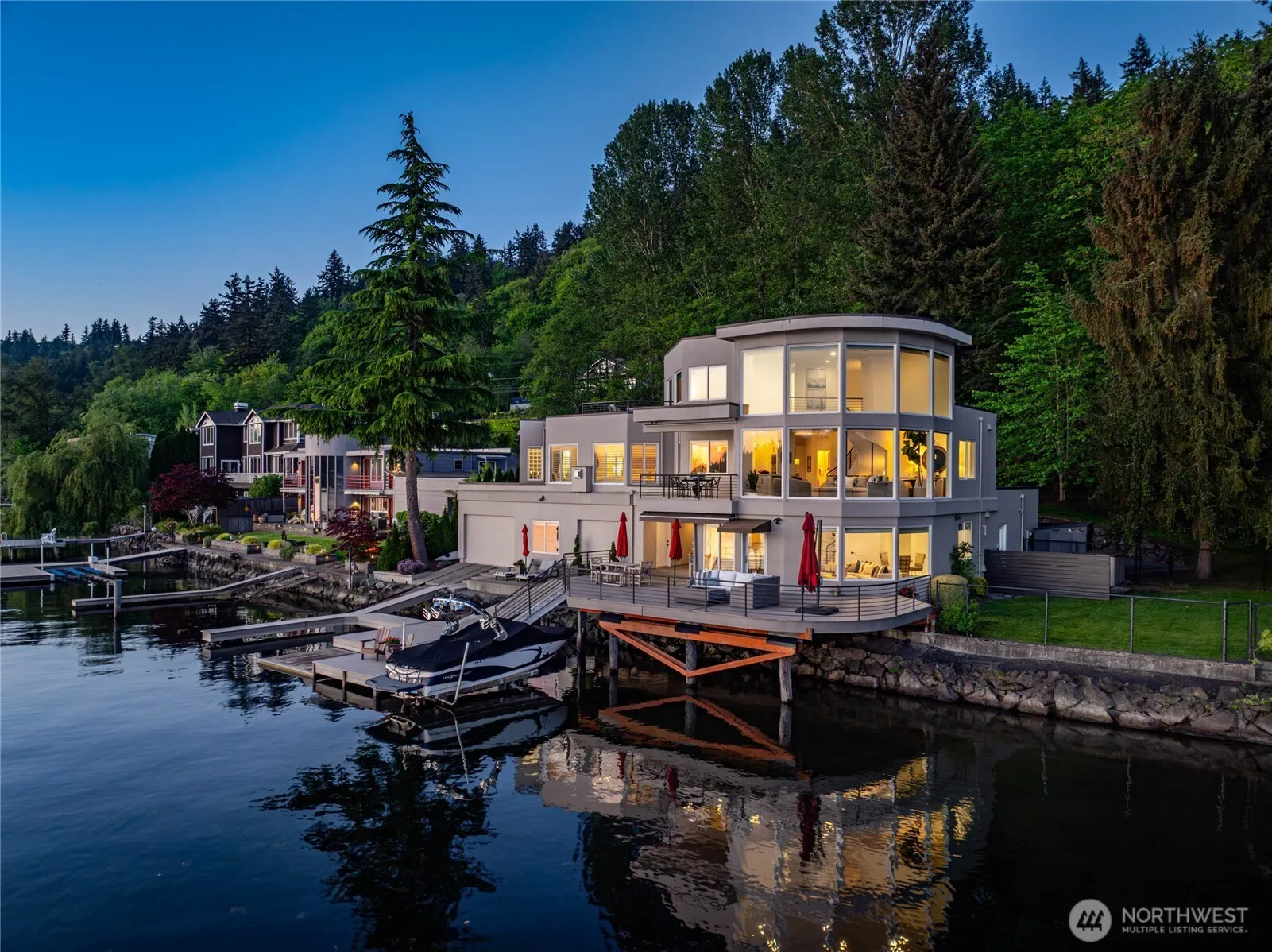 Property photo for 2007 E Lake Sammamish Parkway Ne, Sammamish, WA 98074