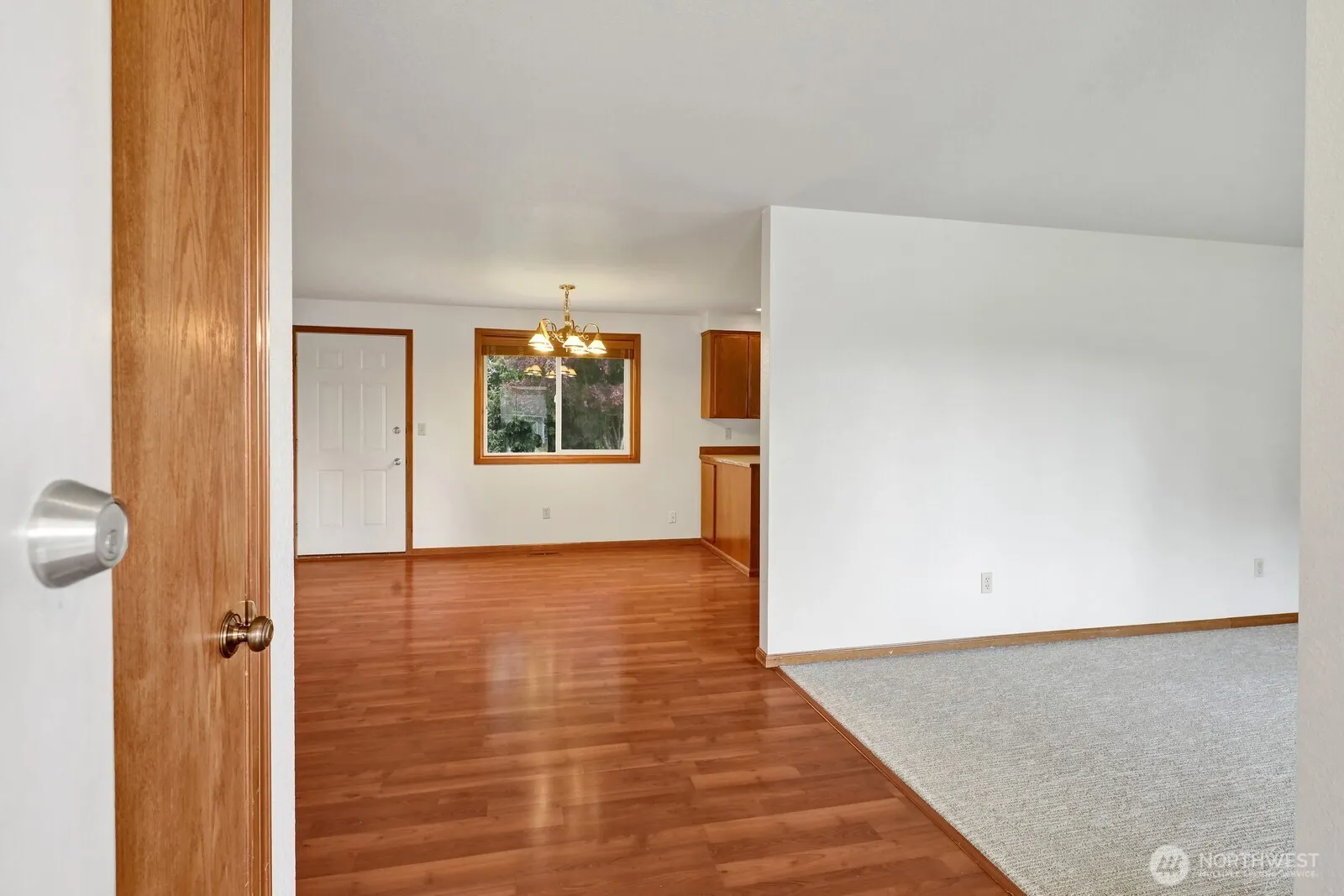 Property photo for 811 Vine Cir, Lynden photo 3