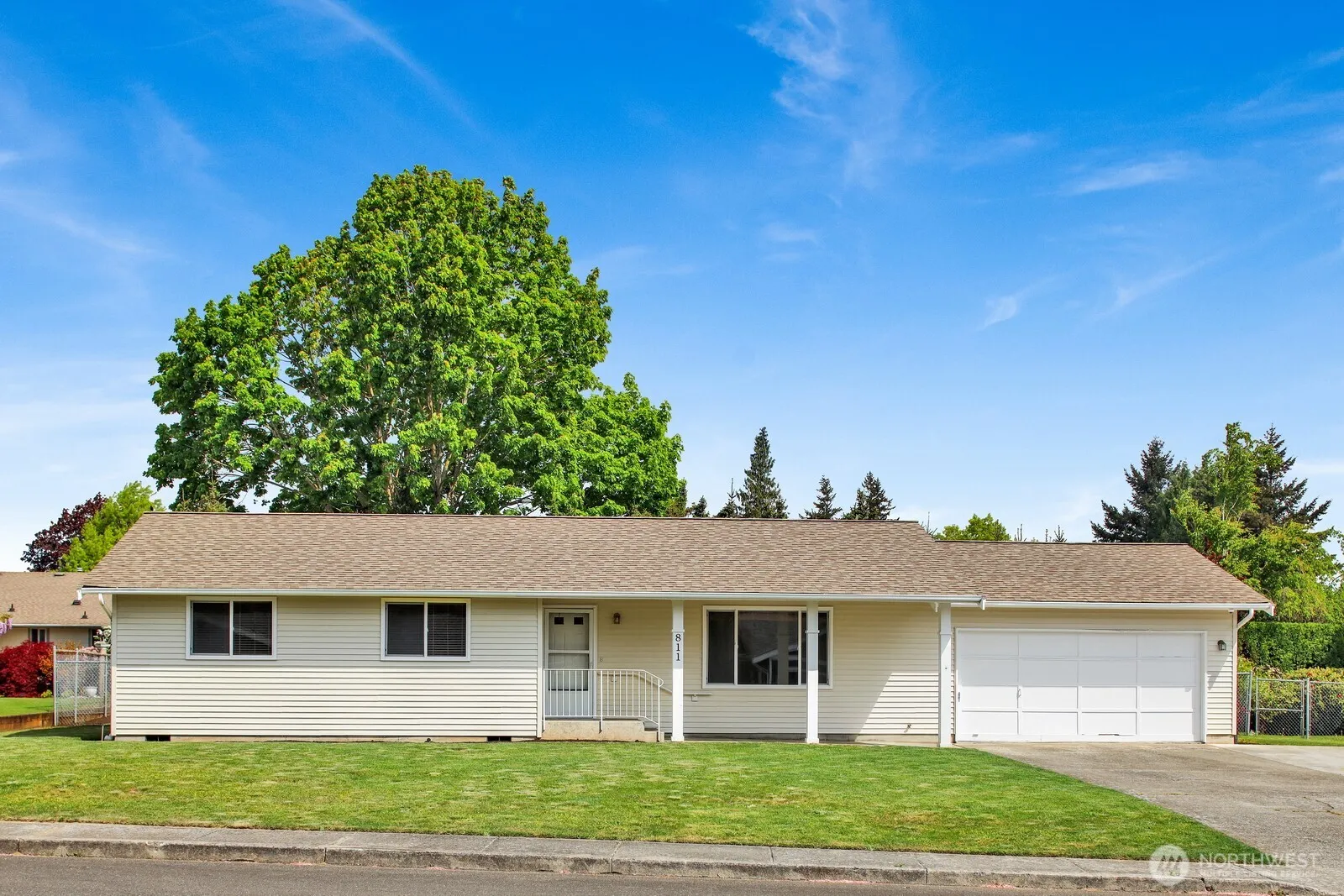 Property photo for 811 Vine Cir, Lynden photo 2