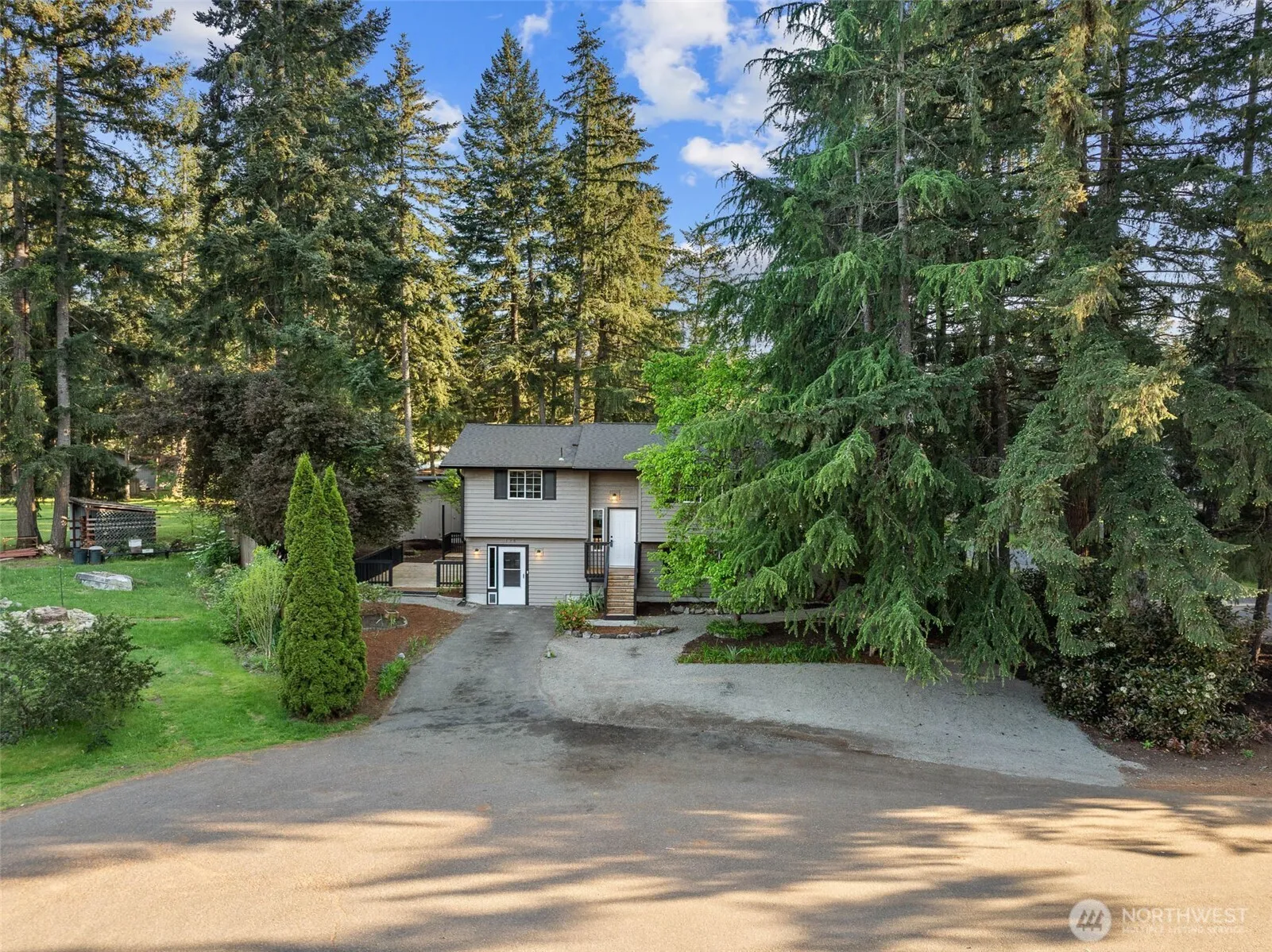 Property photo for 136 Rainier Acres Road Se, Rainier photo 2