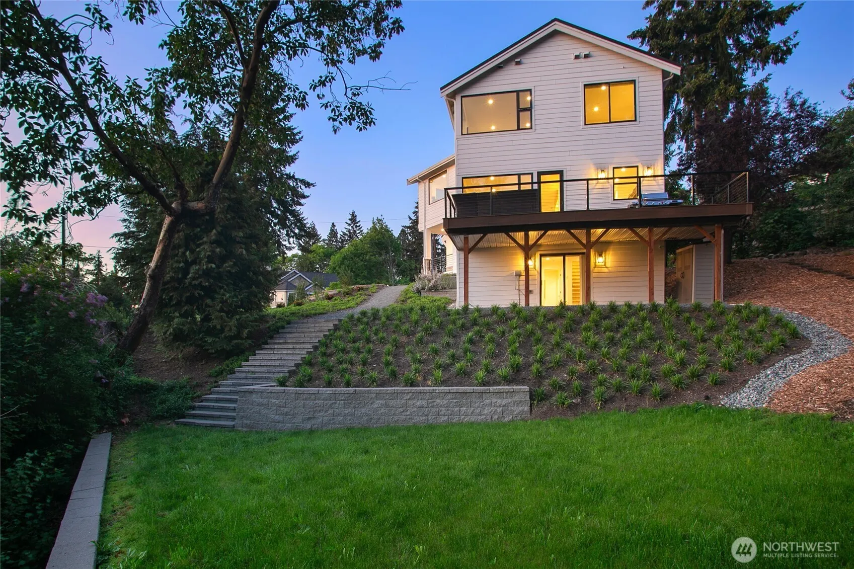 Property photo for 13643 Se 10th Street Se, Bellevue photo 3