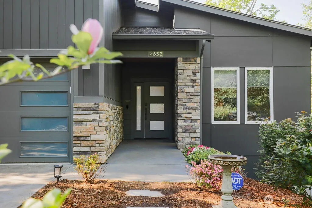 Property photo for 4652 E Hillcrest Drive, Port Orchard photo 5