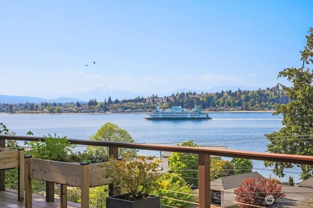 Property photo for 4652 E Hillcrest Drive, Port Orchard photo 2