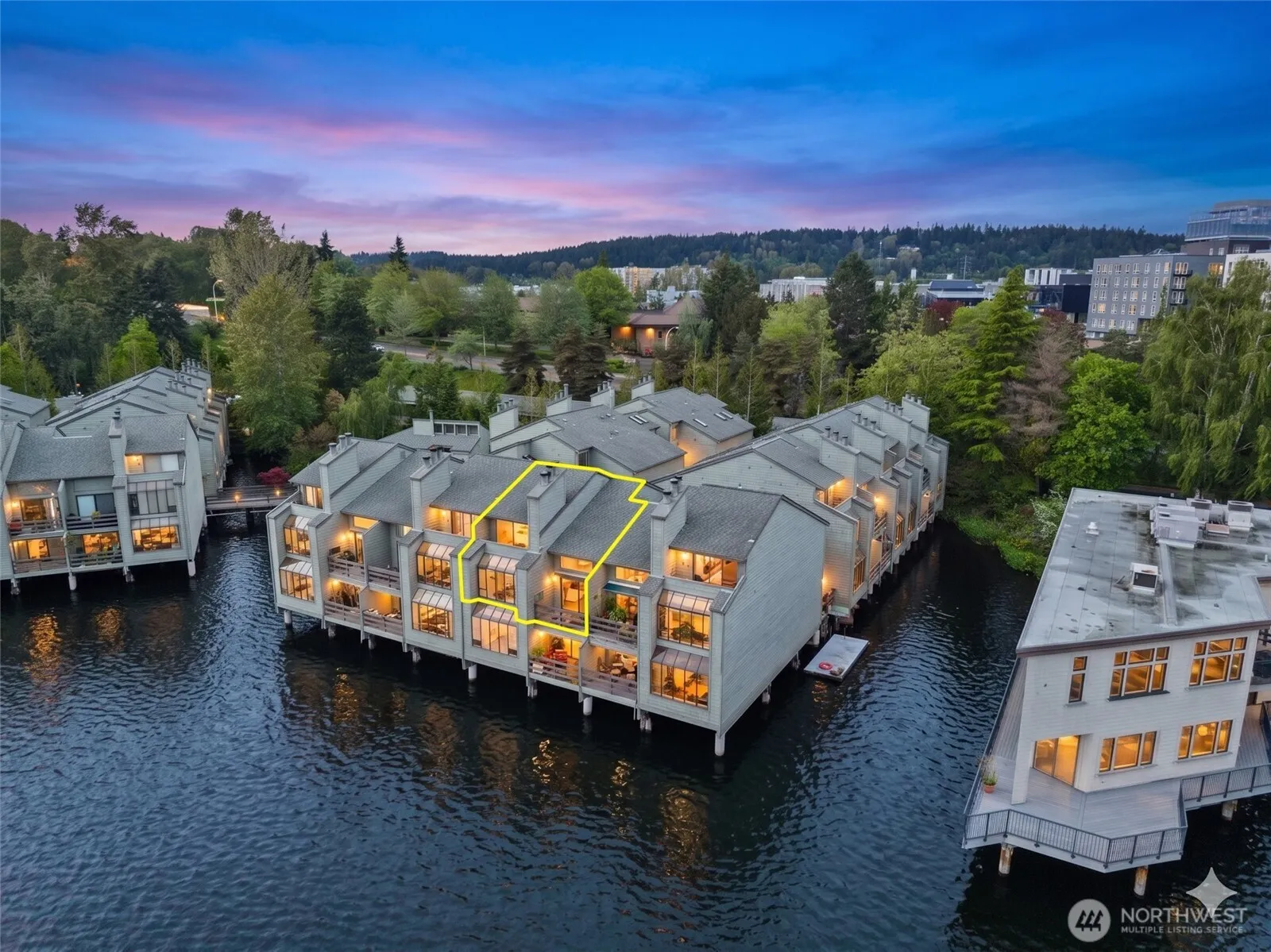 4 Lake Bellevue Dr #206, Bellevue