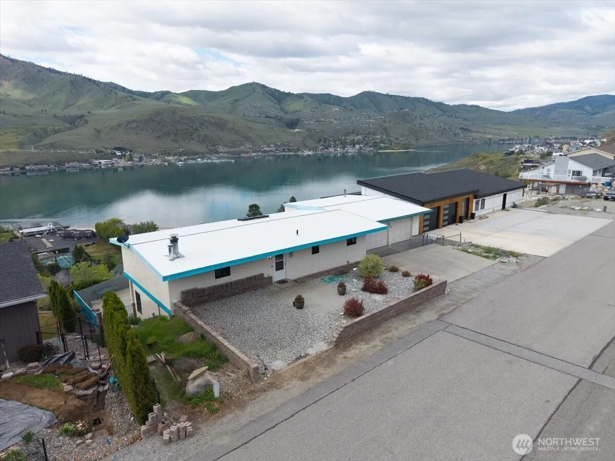 Property photo for 820 W Golf Course Drive, Chelan photo 2