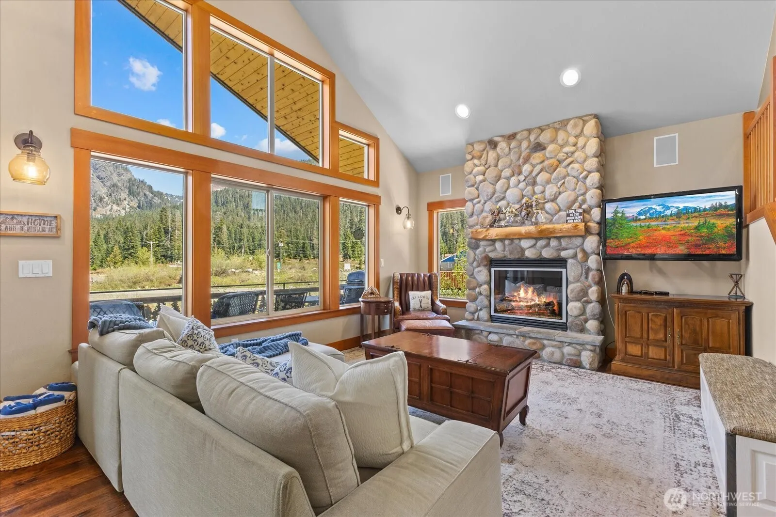 Property photo for 1 Kendall Peak Way, Snoqualmie Pass photo 2