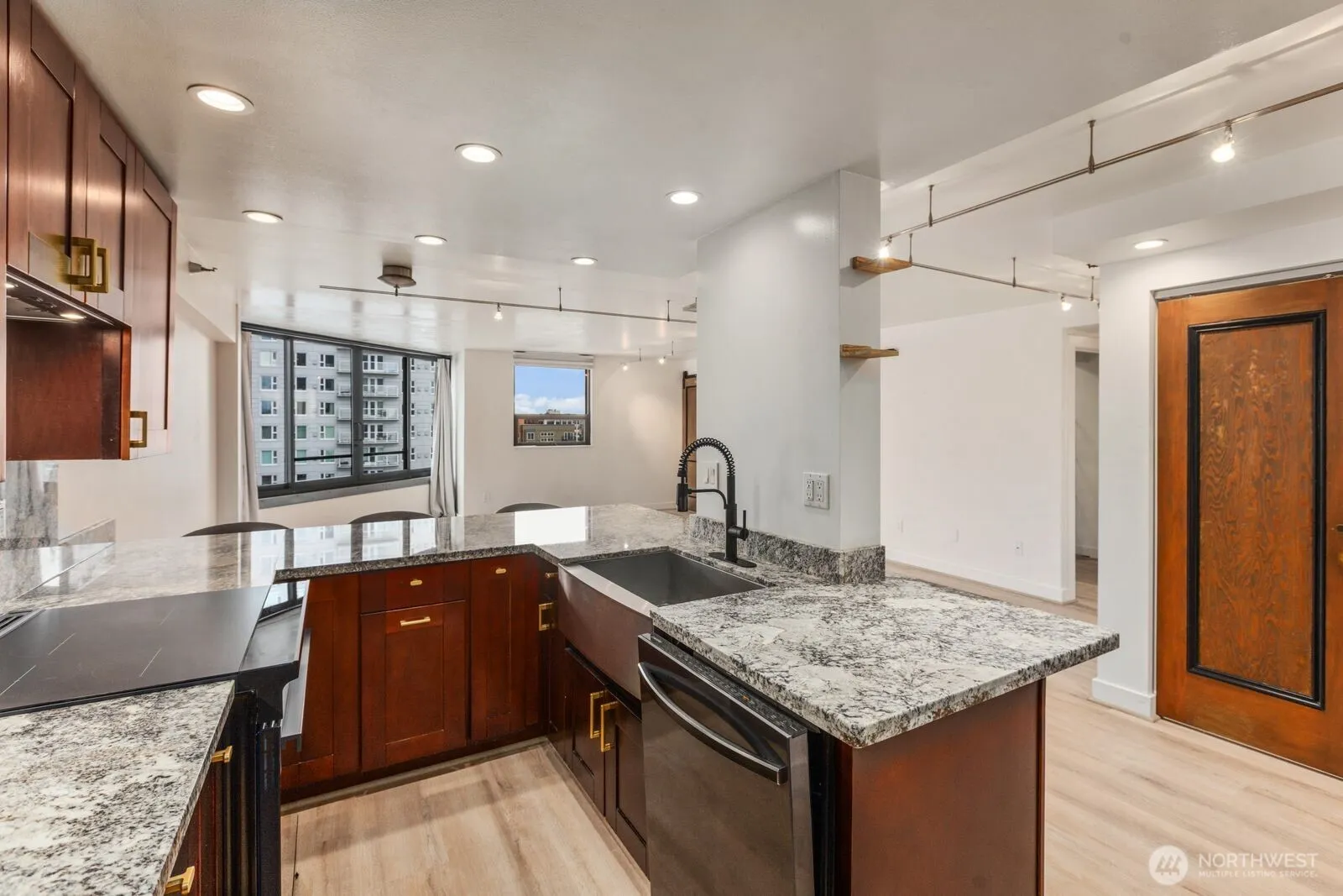 Property photo for 2621 2nd Avenue #1001, Seattle photo 2