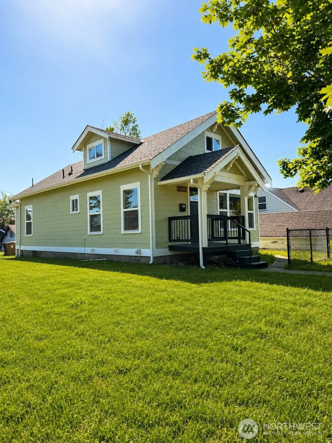 Property photo for 1117 S Grant Avenue, Tacoma photo 3