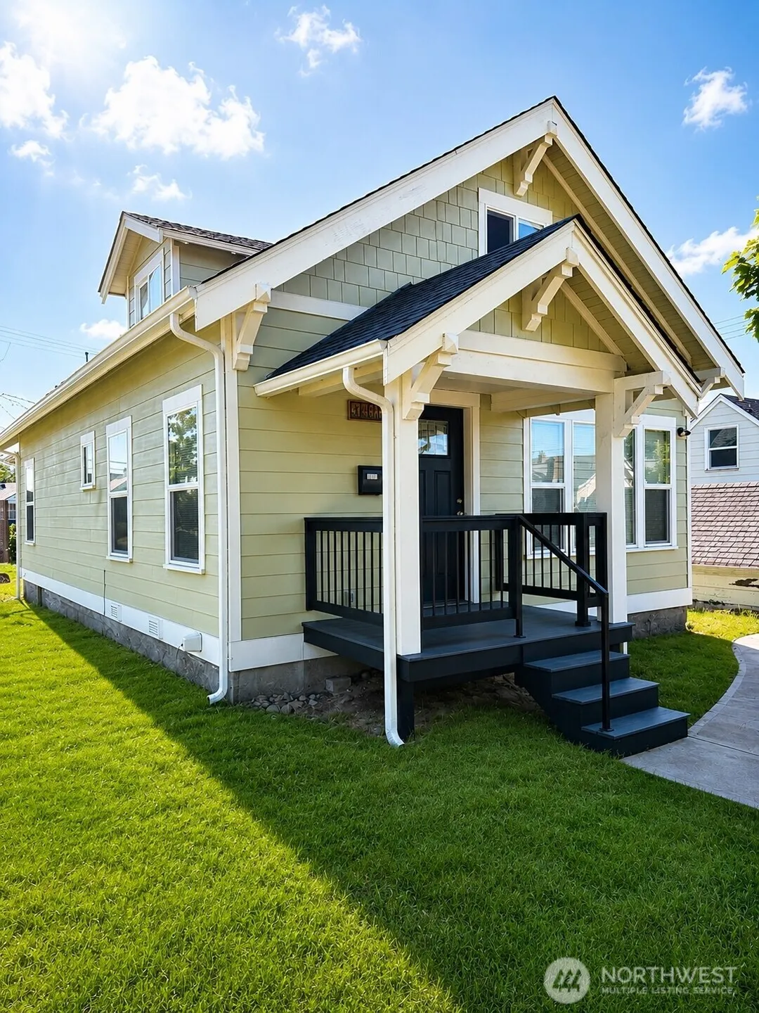 Property photo for 1117 S Grant Avenue, Tacoma photo 2