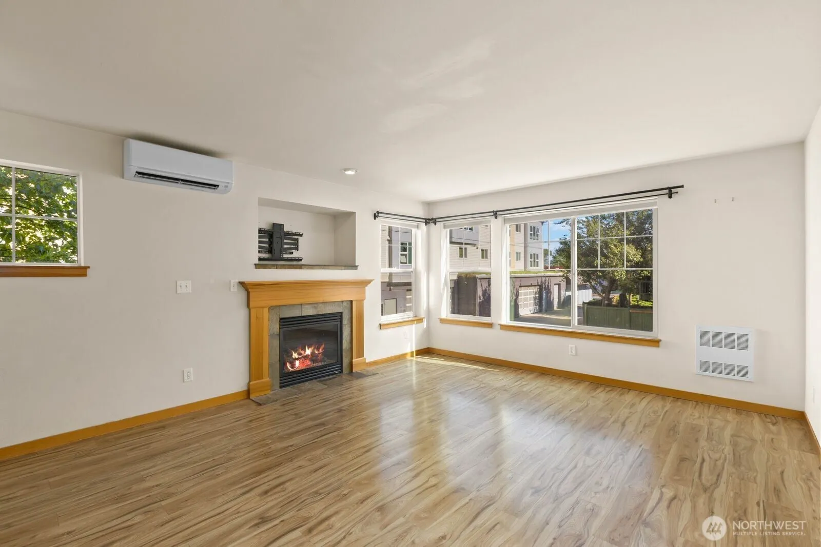 Property photo for 10520 Whitman Avenue N #e, Seattle photo 3