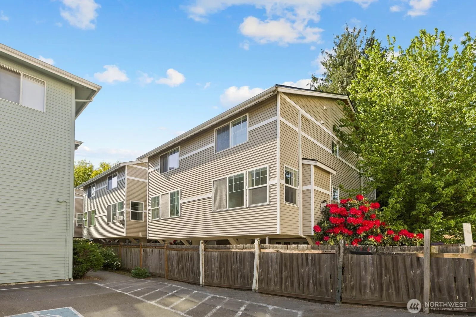 Property photo for 10520 Whitman Avenue N #e, Seattle photo 2