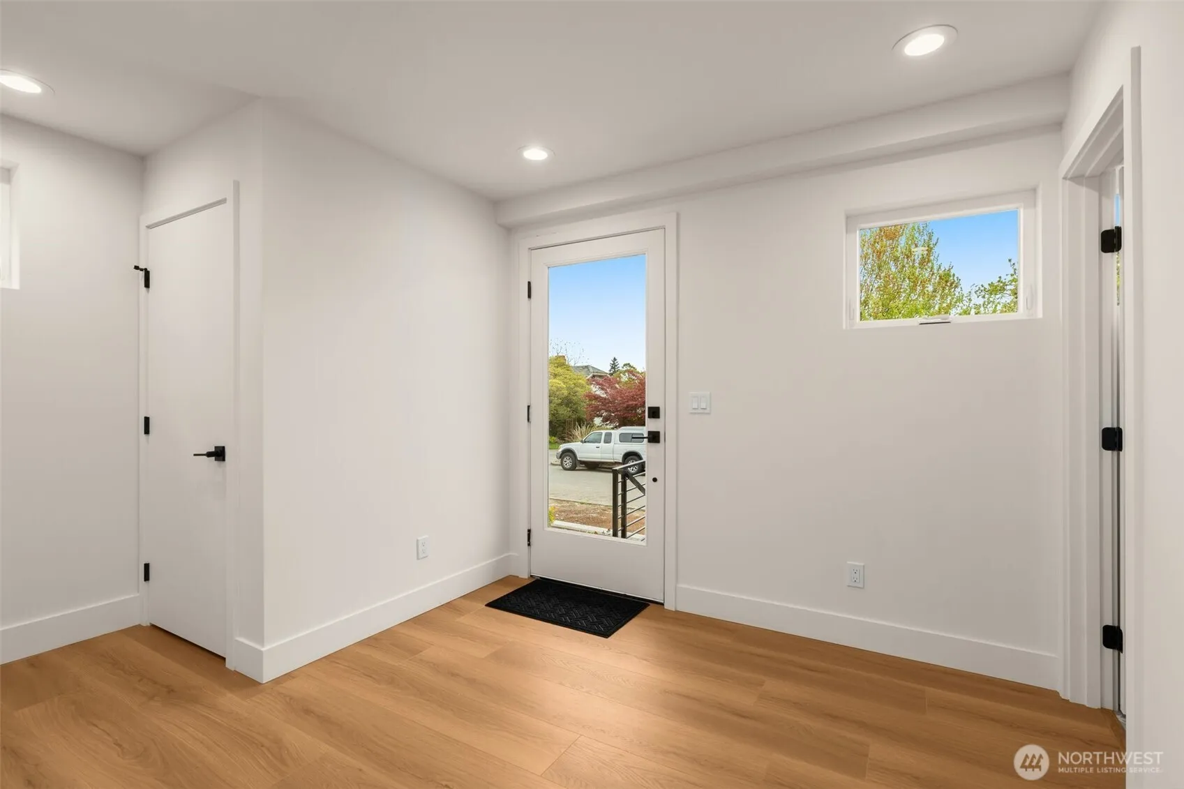 Property photo for 7403 Dayton Avenue N, Seattle photo 2