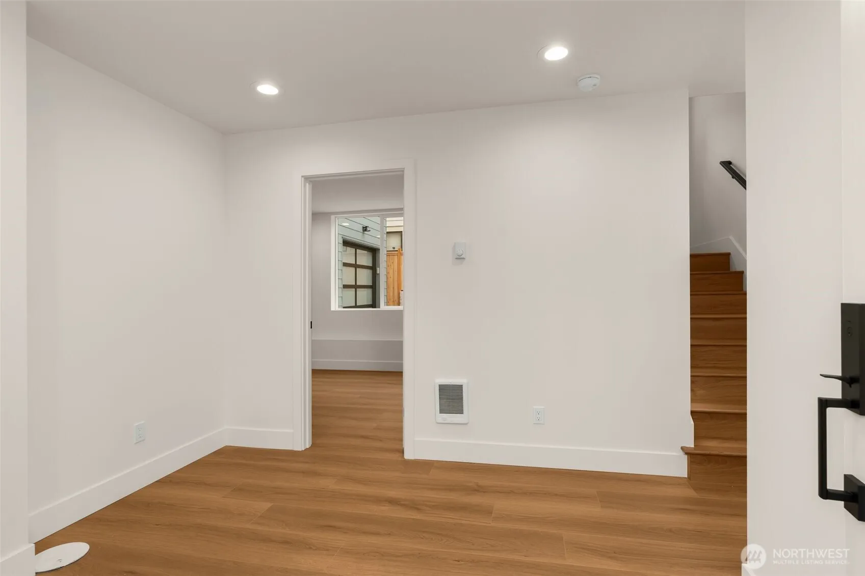 Property photo for 7403 Dayton Avenue N, Seattle photo 3