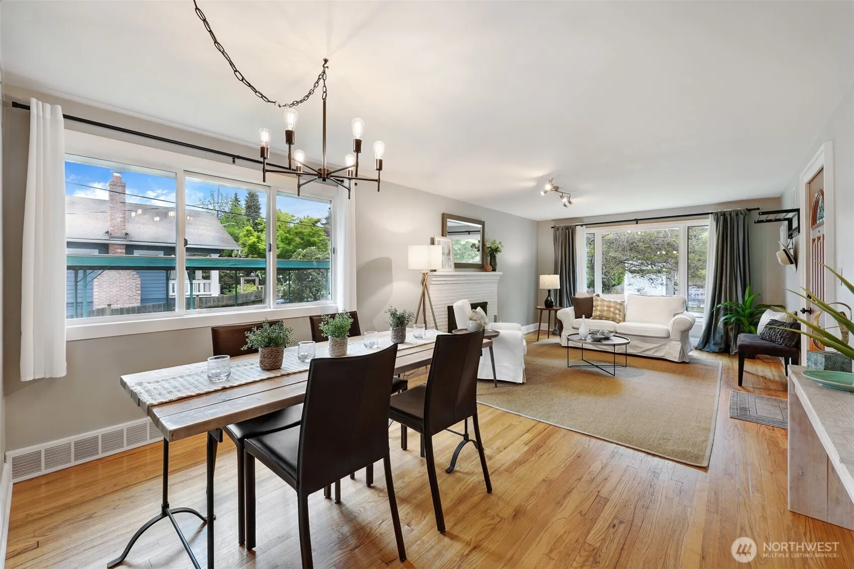 Property photo for 6225 29th Avenue Ne, Seattle photo 3