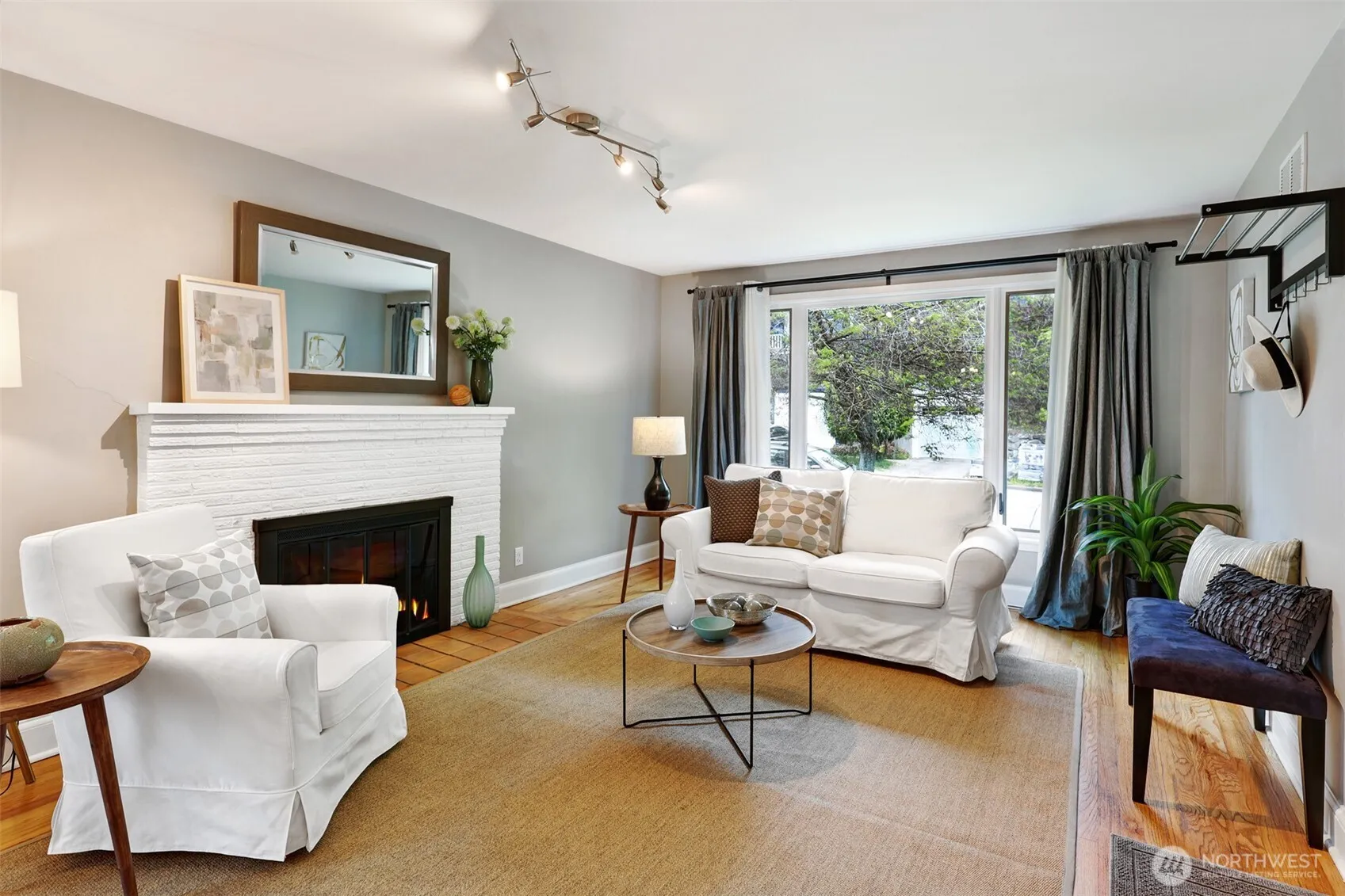 Property photo for 6225 29th Avenue Ne, Seattle photo 4