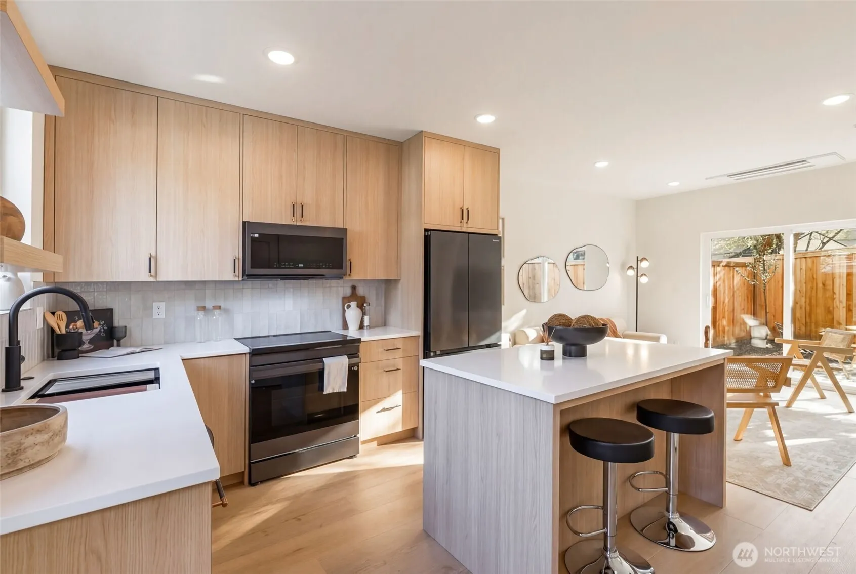 Property photo for 11013 Goodwin Way Ne, Seattle photo 2