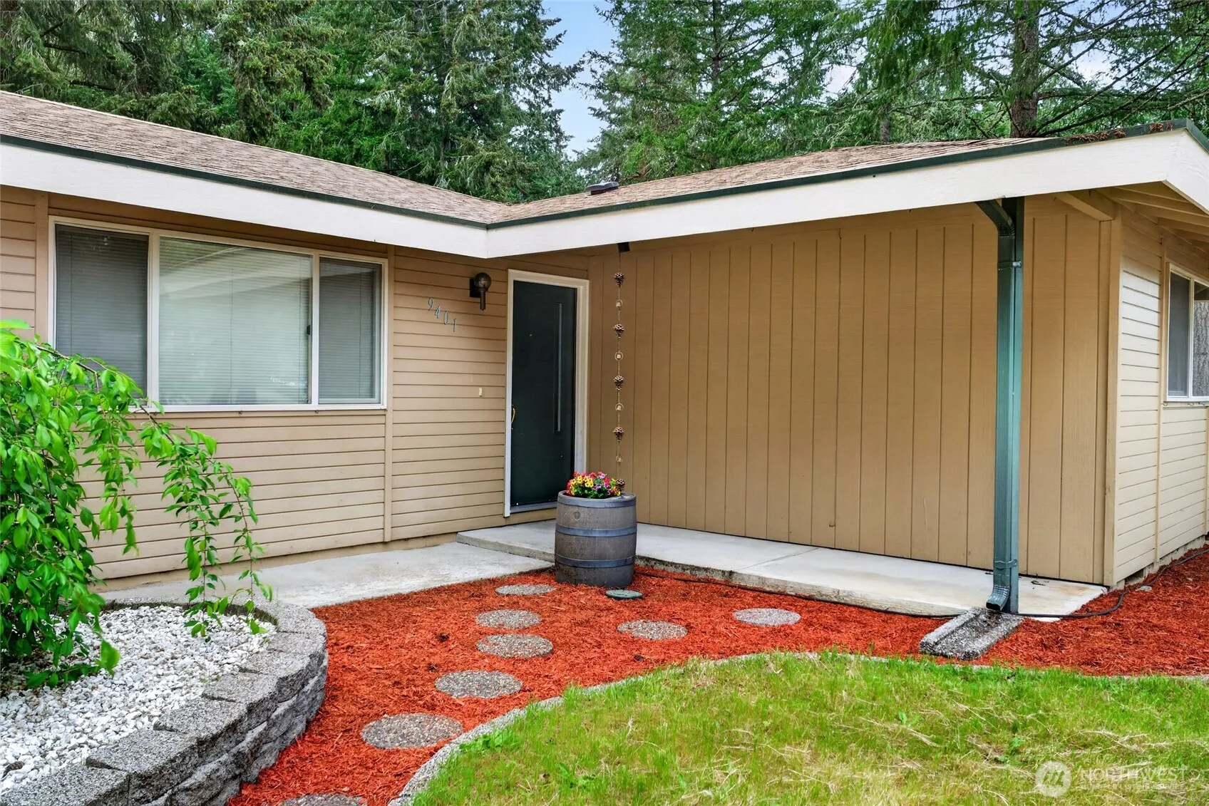 Property photo for 9401 Columbine Circle W, University Place photo 3
