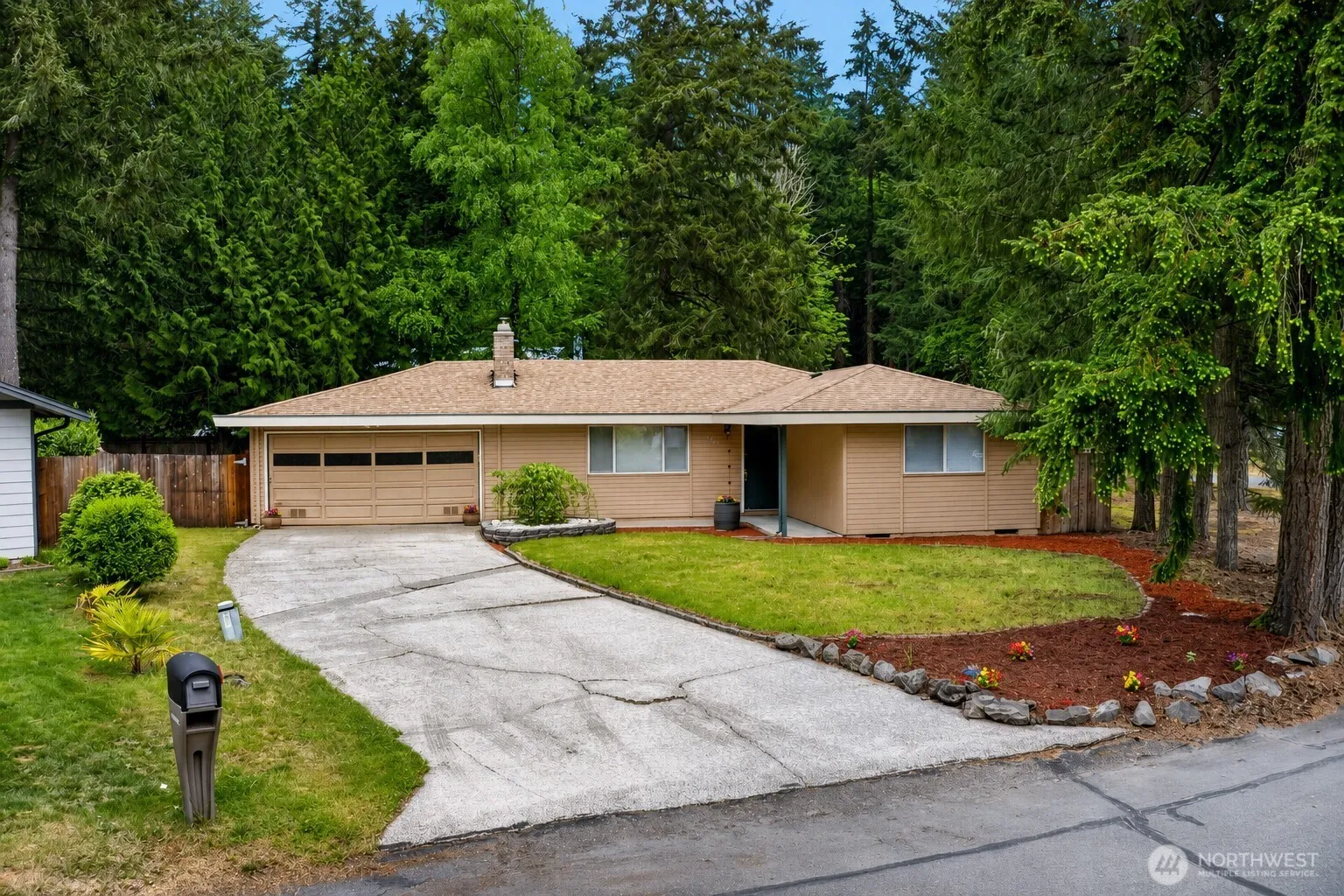 Property photo for 9401 Columbine Circle W, University Place photo 2
