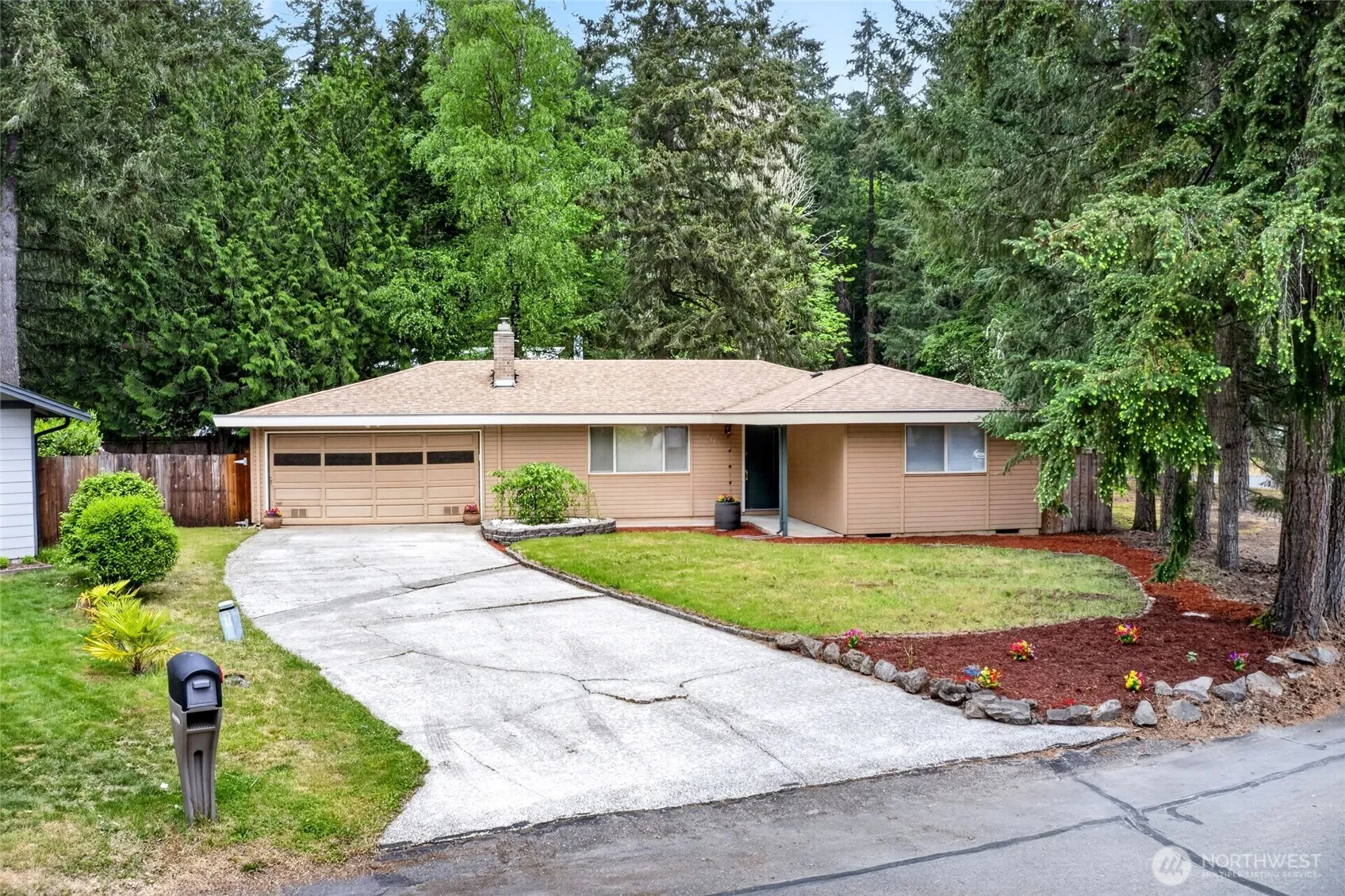 Property photo for 9401 Columbine Circle W, University Place photo 2