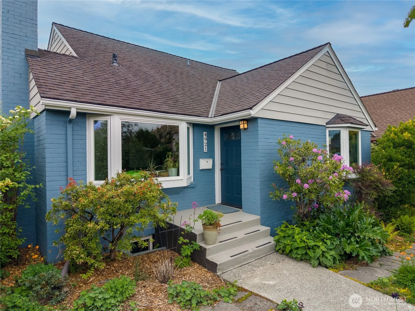Property photo for 4921 24th Avenue S, Seattle photo 2