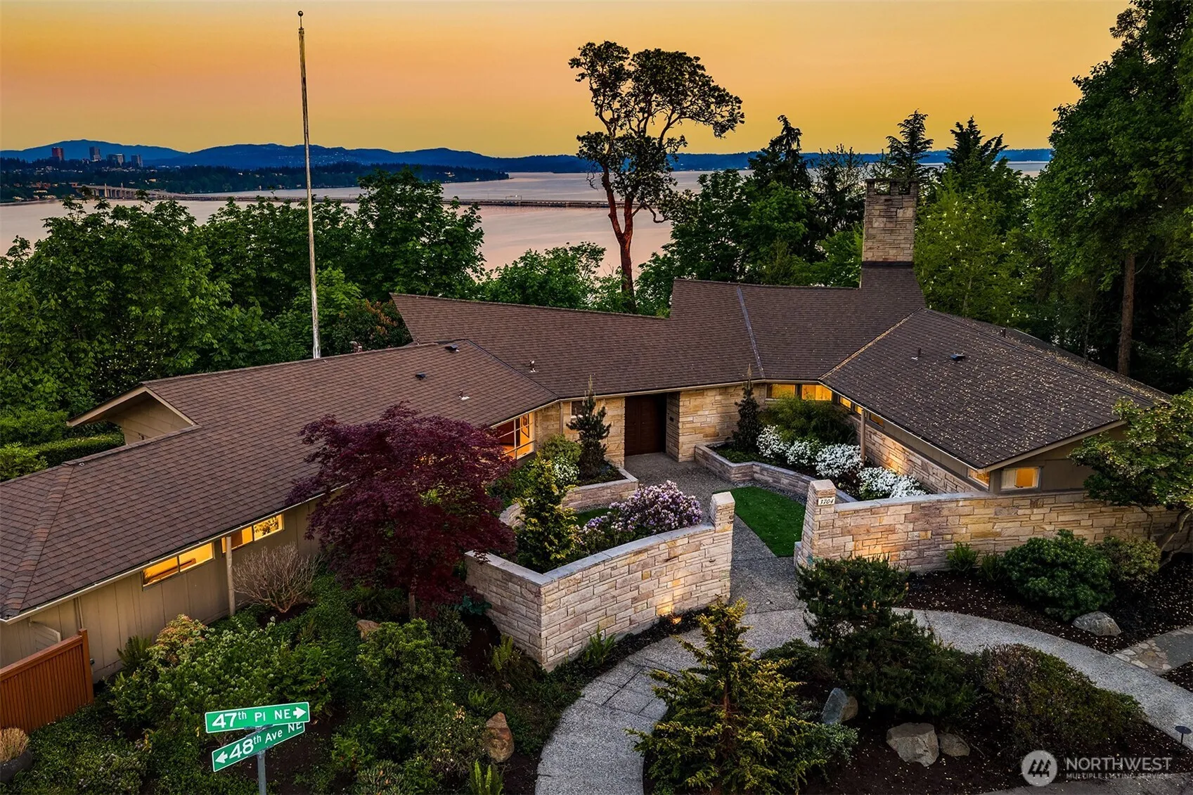 3704 48th Avenue Ne, Seattle