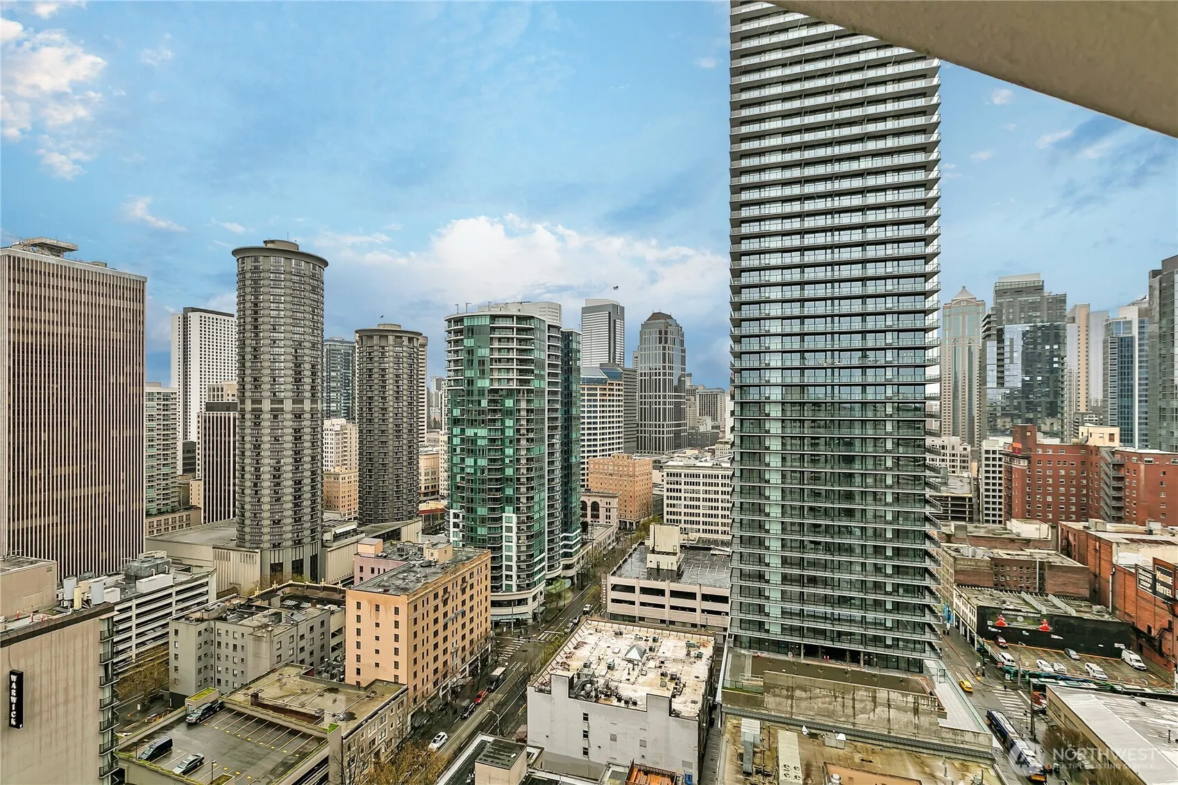 Property photo for 2100 3rd Avenue #2606, Seattle photo 4