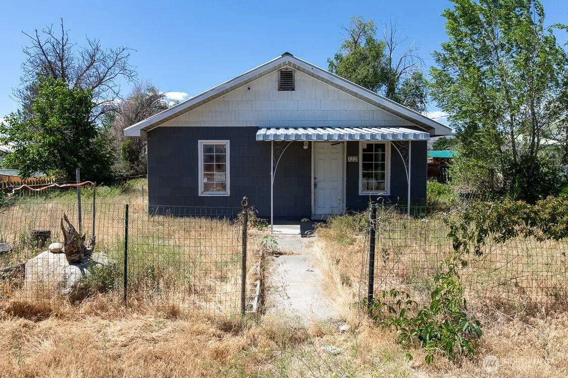 Property photo for 722 Jackson Street, Omak