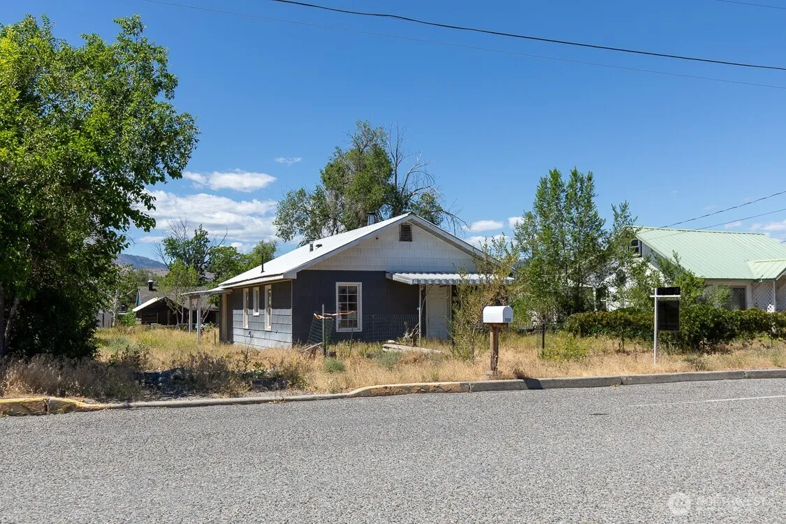 Property photo for 722 Jackson Street, Omak photo 2