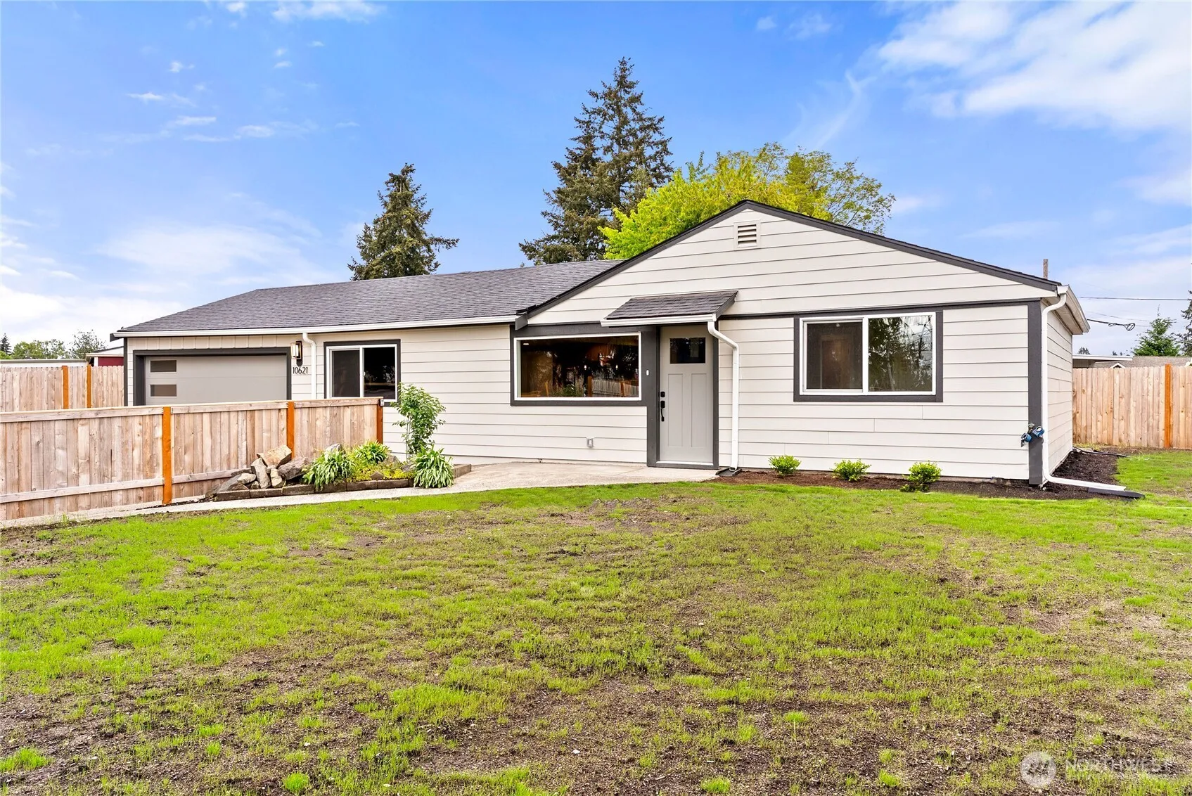 Property photo for 10621 Cronins Drive Sw, Lakewood