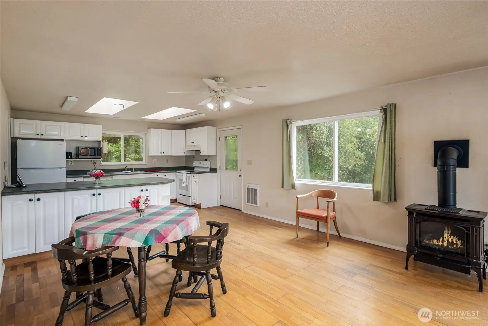 Property photo for 1050 Montague Avenue, Darrington photo 4