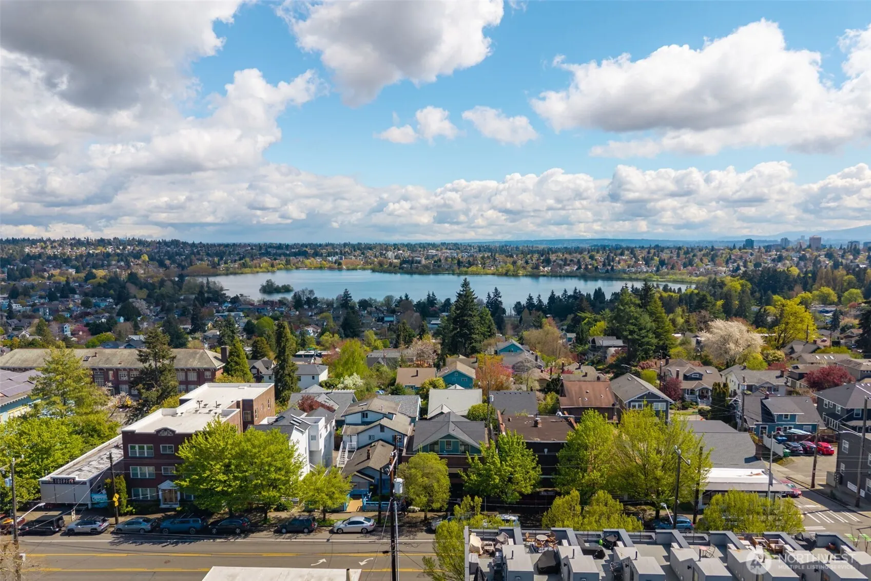 Property photo for 6512 Phinney Avenue N, Seattle photo 4