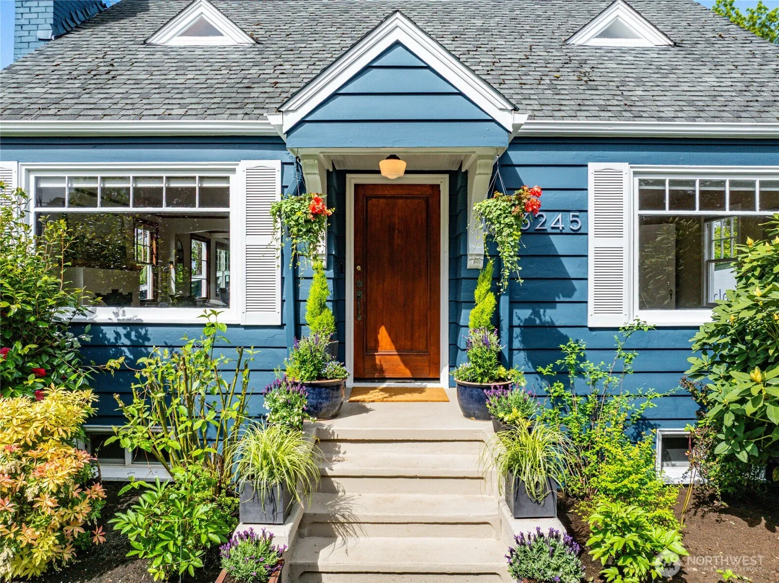 Property photo for 3245 45th Avenue Sw, Seattle photo 3