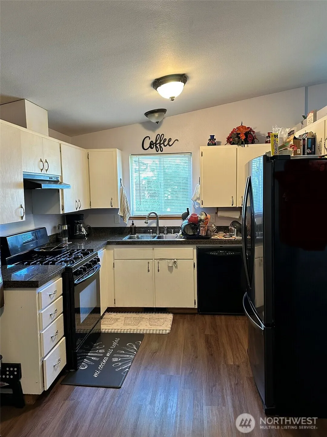 Property photo for 1206 Crystal Lane, Burlington photo 4