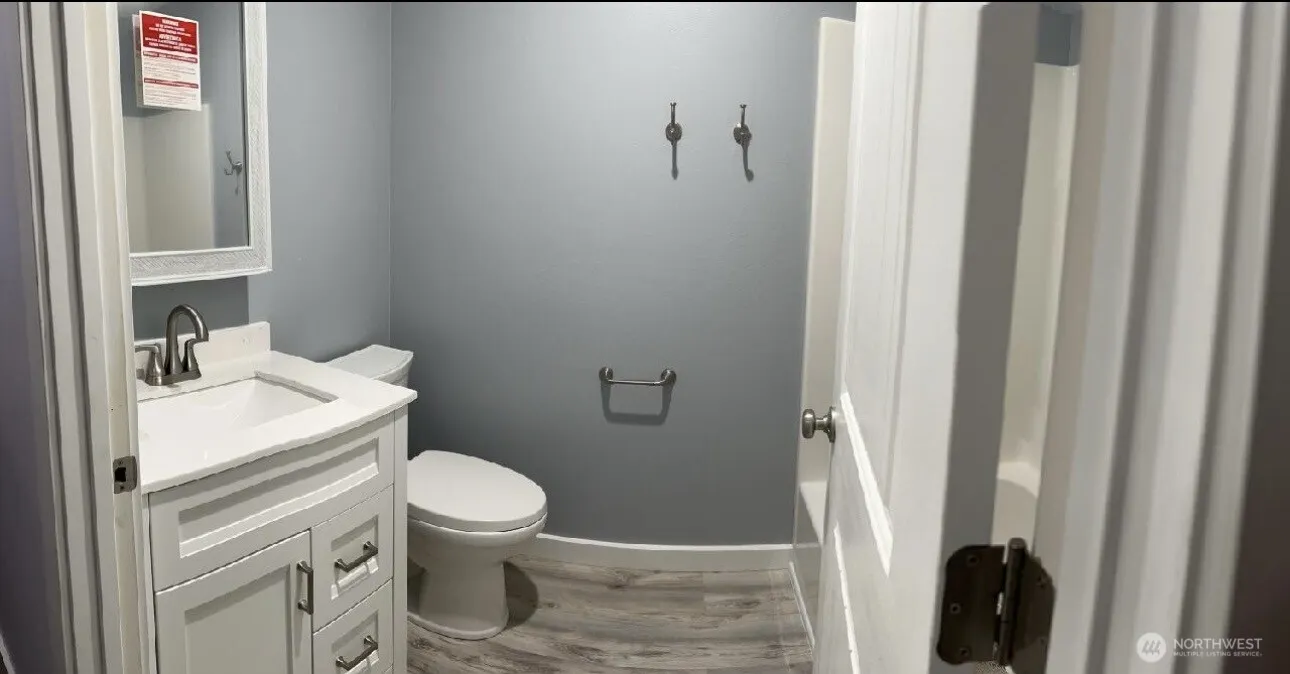 Property photo for 1206 Crystal Lane, Burlington photo 5