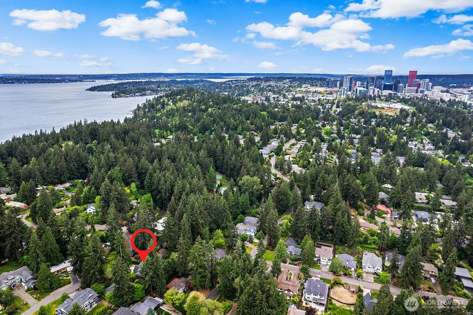 Property photo for 2112 104th Place Se, Bellevue photo 2