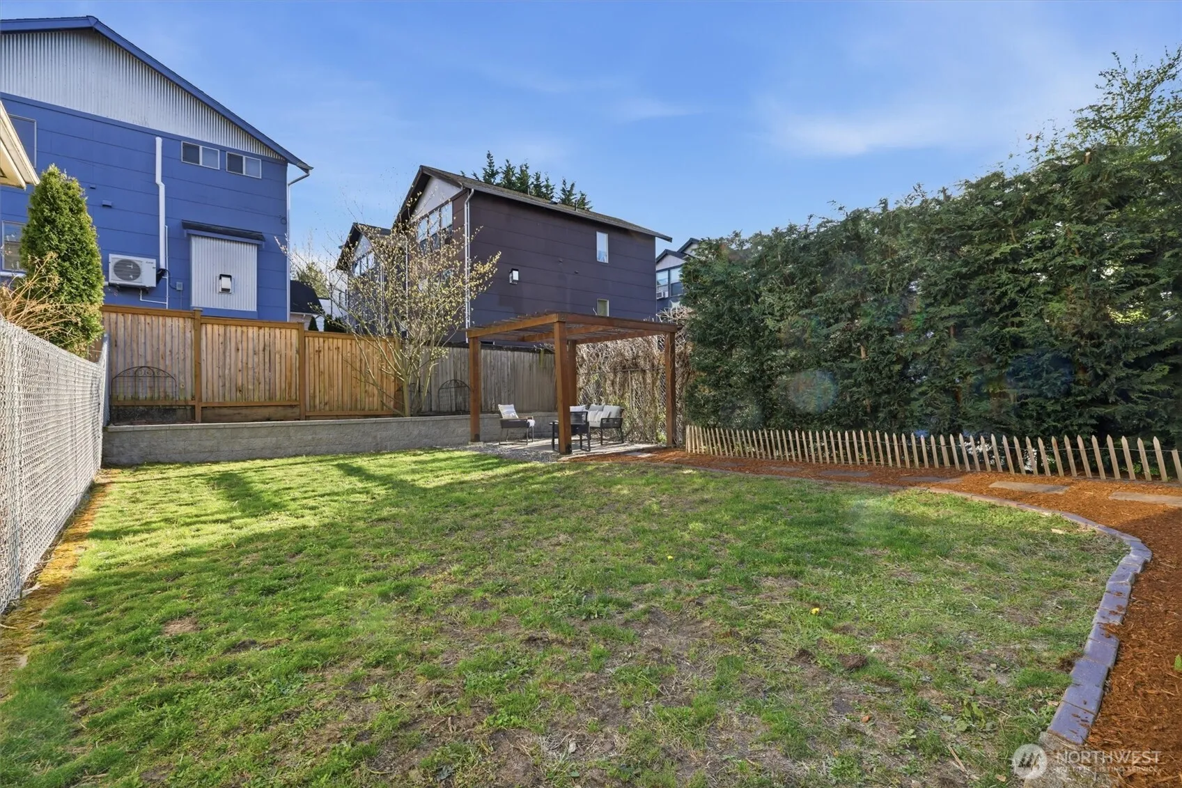 Property photo for 3557 S Hudson Street, Seattle photo 4