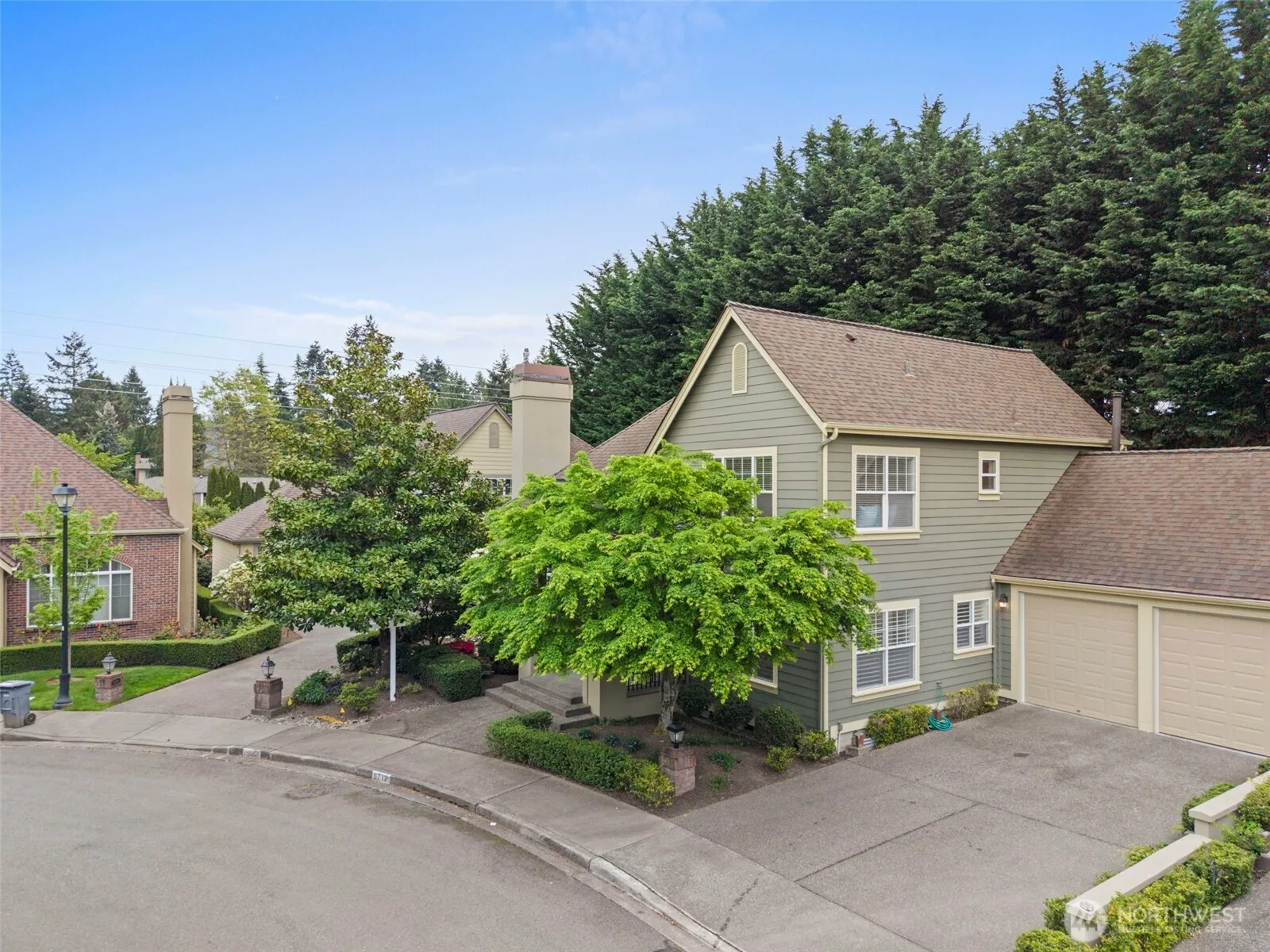 Property photo for 6712 127 Place Se, Bellevue photo 2