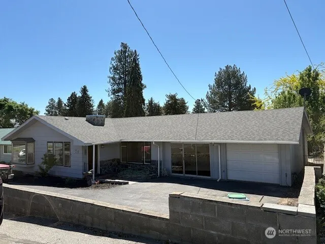 Property photo for 23 W Hale Avenue, Omak photo 2