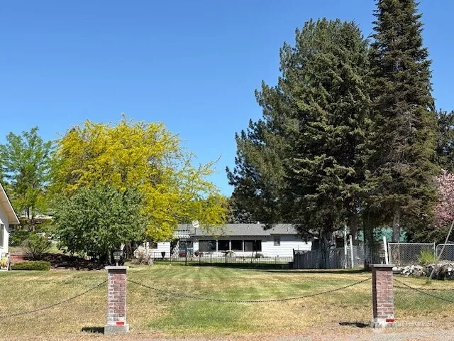 Property photo for 23 W Hale Avenue, Omak