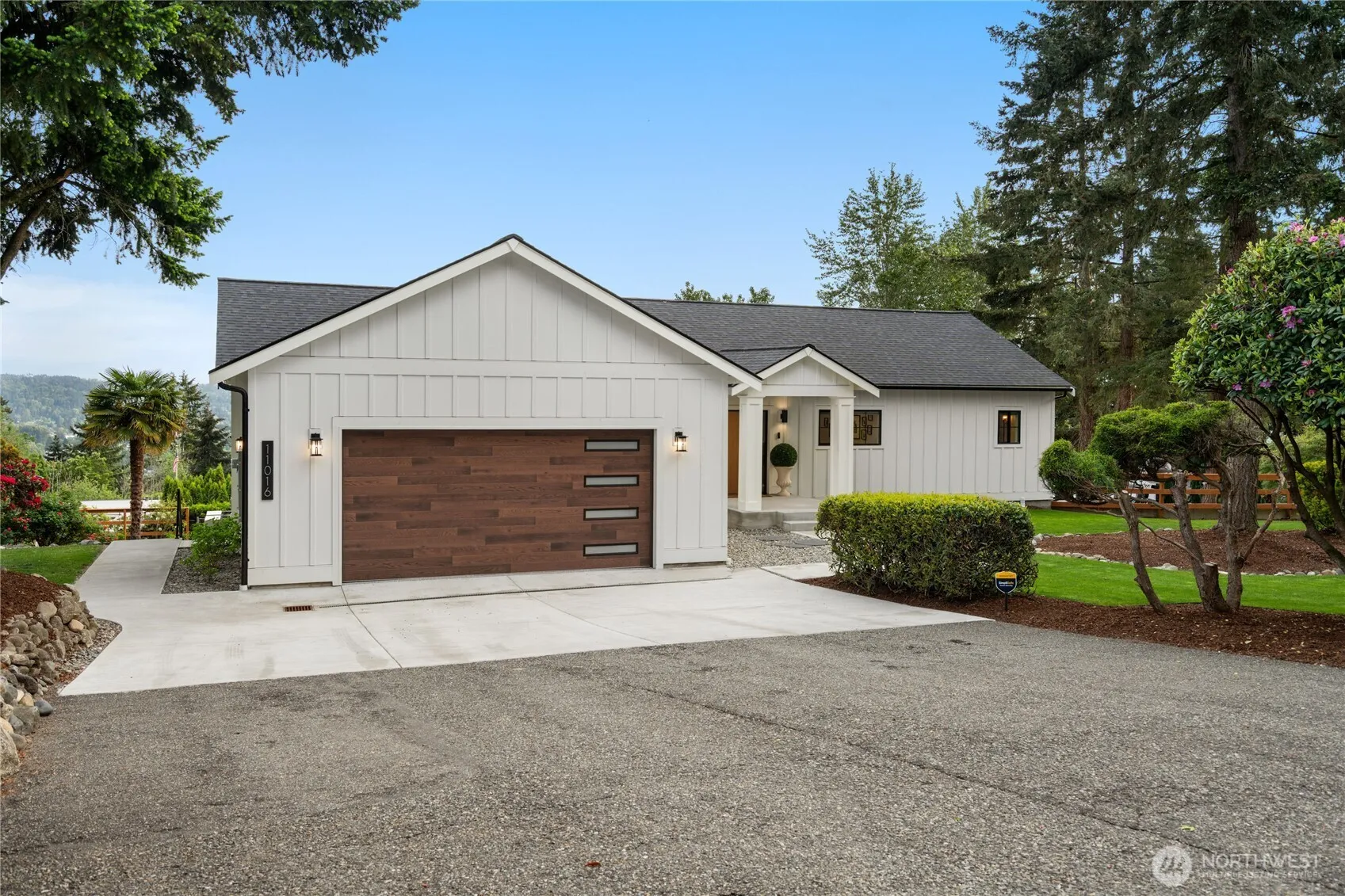 Property photo for 11016 46th Street E, Edgewood photo 2