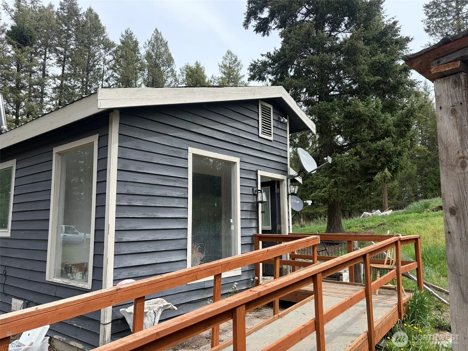 Property photo for 33 Old West Curlew Lake Road, Republic