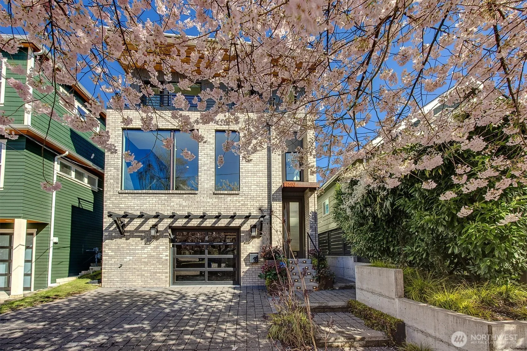 Property photo for 2660 9th Avenue W, Seattle photo 2
