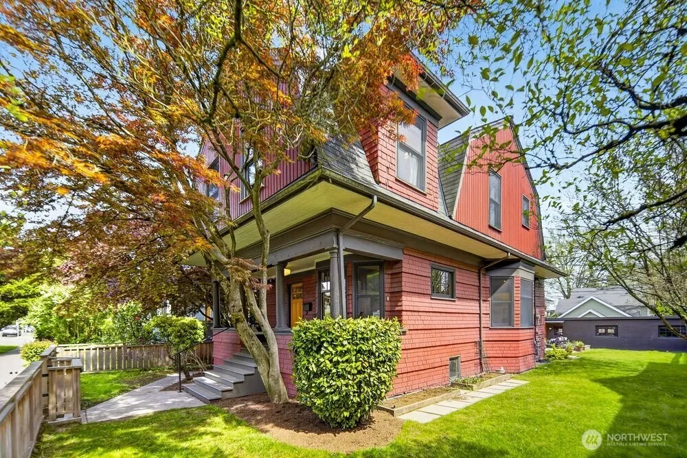 Property photo for 610 16th Avenue E, Seattle photo 2