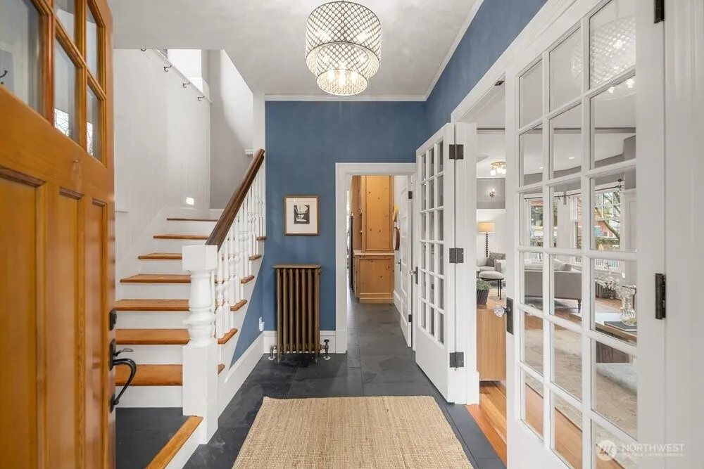 Property photo for 610 16th Avenue E, Seattle photo 3