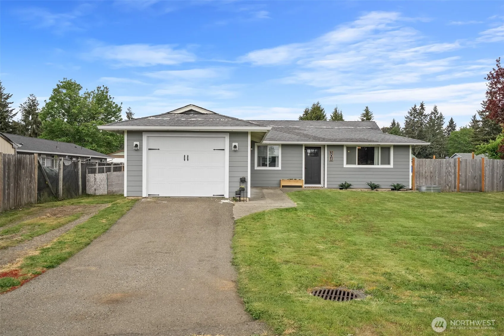 Property photo for 304 Rochester Street E, Rainier