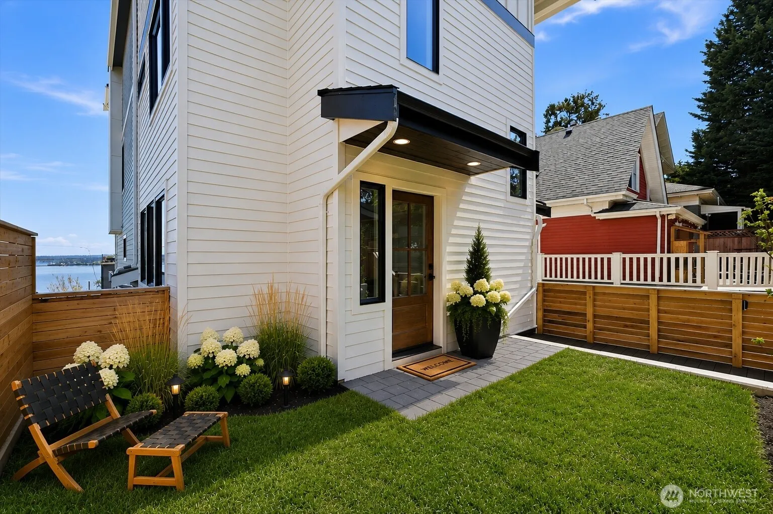 Property photo for 909 32nd Avenue S #b, Seattle photo 2